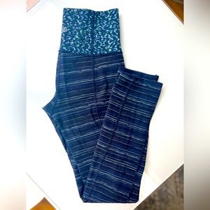 Lululemon size 6 wunder under leggings